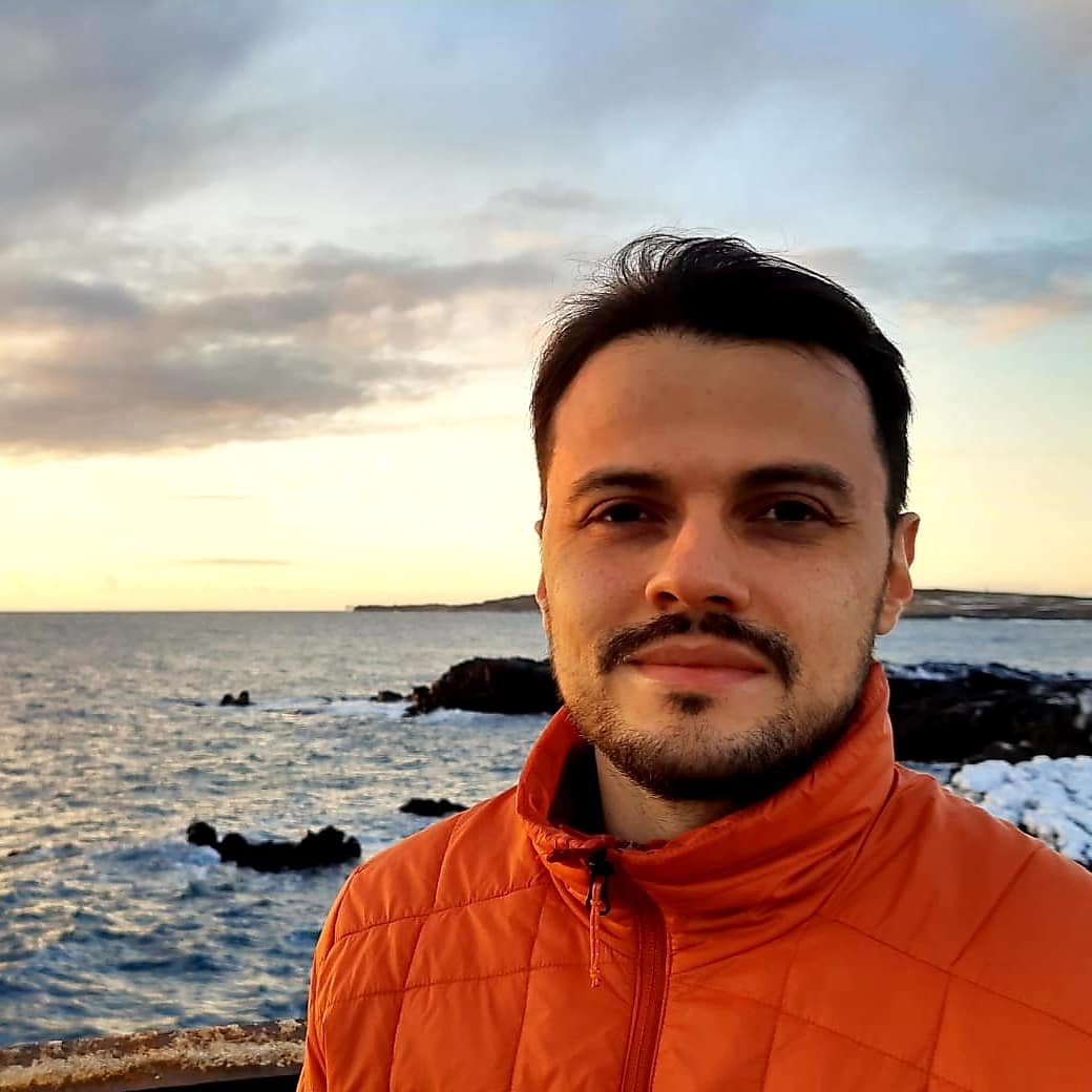 Cláudio Akimoto - Psicólogo e Psicanalista Clínico Online