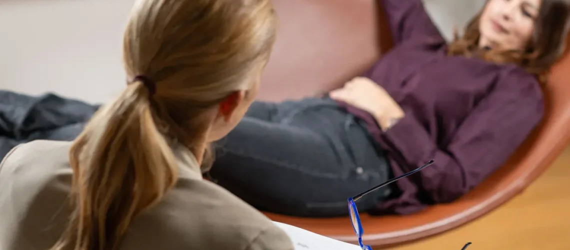 Psicanálise - Cláudio Akimoto: entenda o quê é, para quê serve e como se beneficiar da terapia psicanalítica como forme de saúde mental!