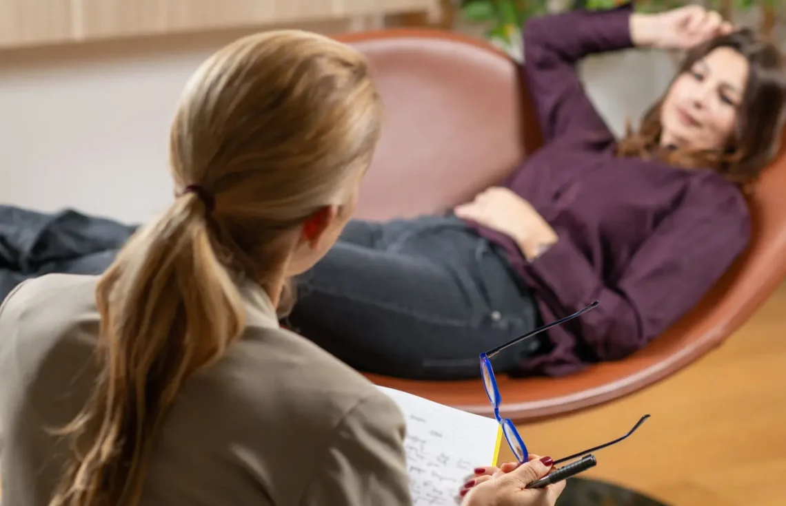 Psicanálise - Cláudio Akimoto: entenda o quê é, para quê serve e como se beneficiar da terapia psicanalítica como forme de saúde mental!