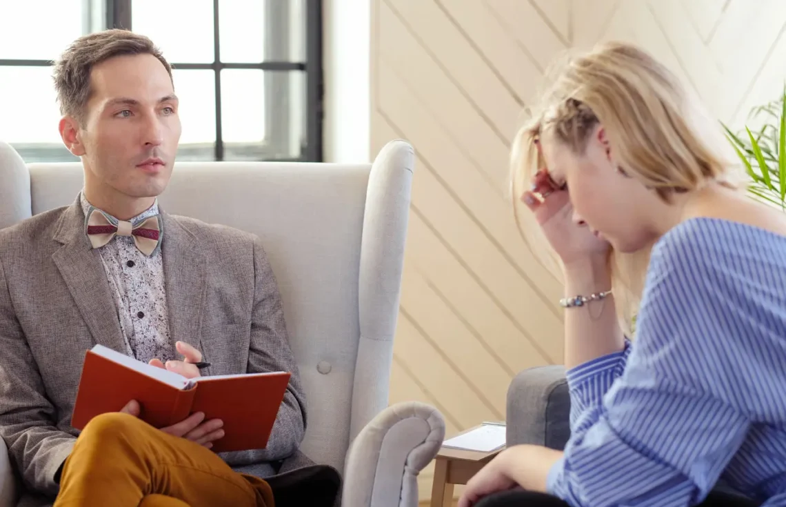 Terapeuta Psicanálise - Cláudio Akimoto: entendar como funciona a terapia psicanalítica e como a Psicanálise pode te ajudar hoje!